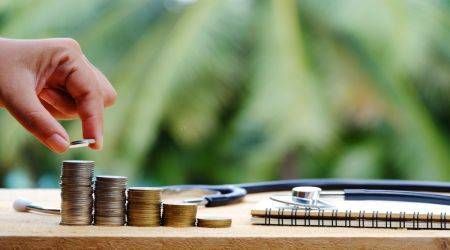 Madcat_Madlove/Shutterstock.com Welcher Arzt bekommt wie viel Gehalt?